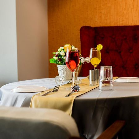 Hotel Prabha Palace Ahmednagar Eksteriør billede