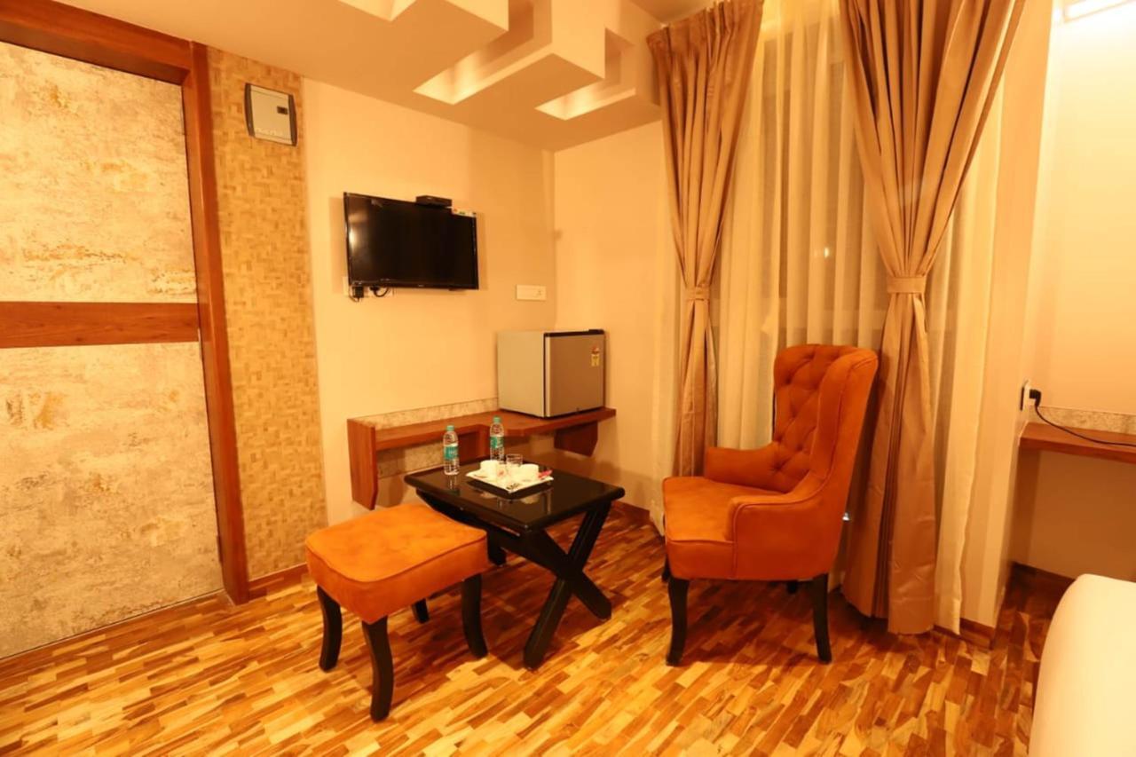 Hotel Prabha Palace Ahmednagar Eksteriør billede