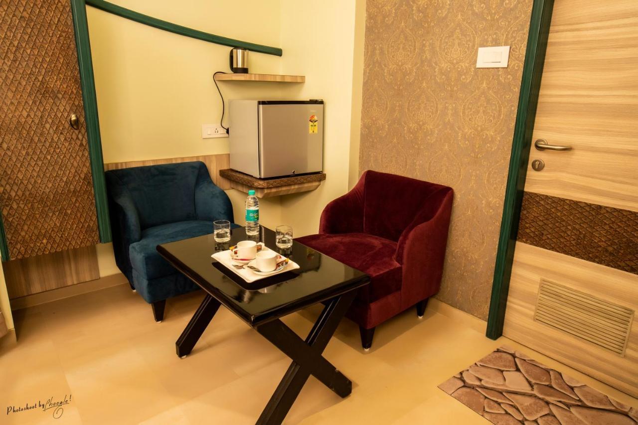 Hotel Prabha Palace Ahmednagar Eksteriør billede